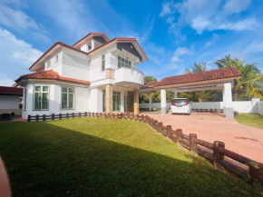 Bungalow with Broad & Classis